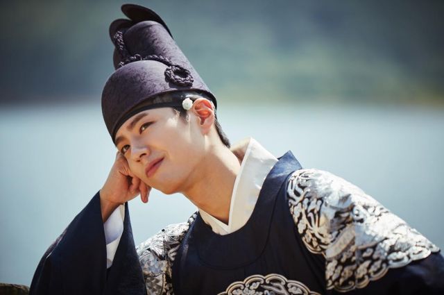 love-in-the-moonlight-park-bo-gum